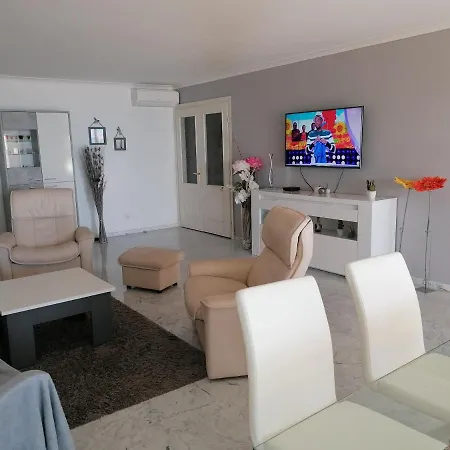 Triangle D'or Raphael Apartment